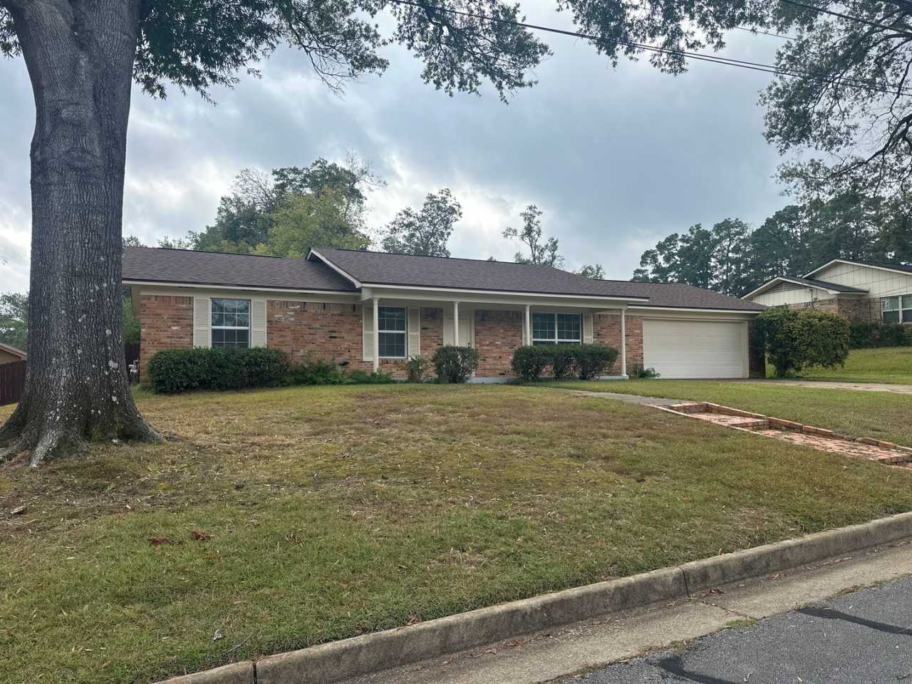 2213 Suanne ~ Spacious  Convenient