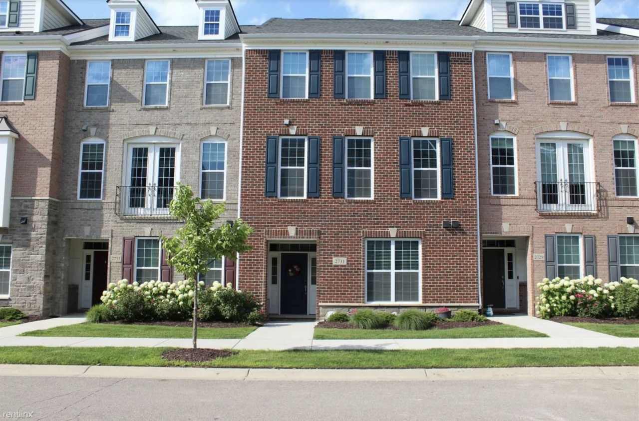 2731 Spurway Drive South - 1