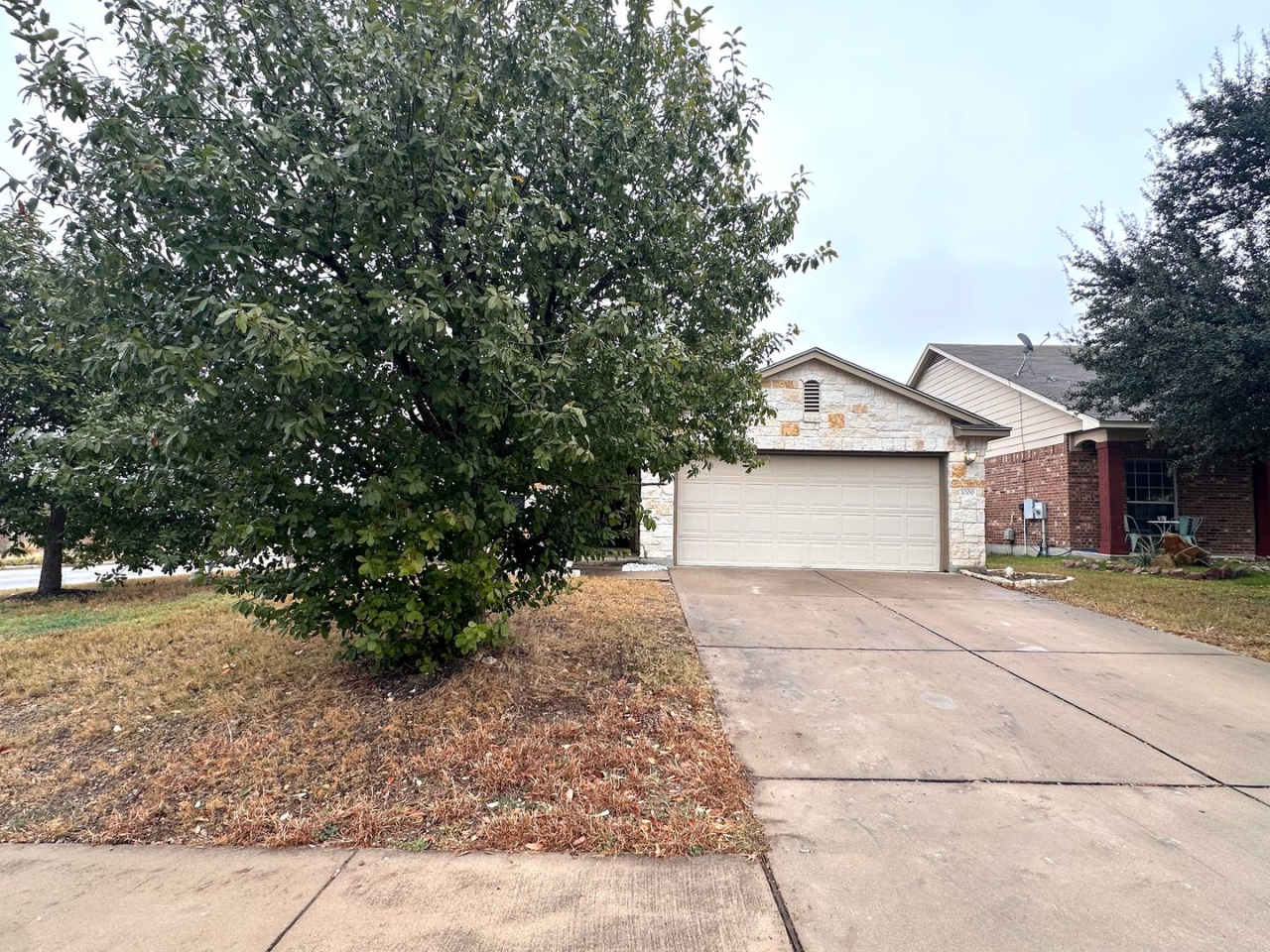 Single Story 3 Bedrooms and 2 Bathrooms Home for rent, at the corner lot, in a desirable neighborhood of Leander Texas.