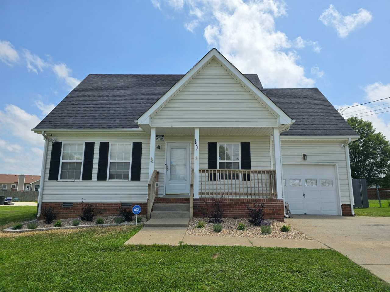 Pet Friendly Three Bedroom with Bonus!