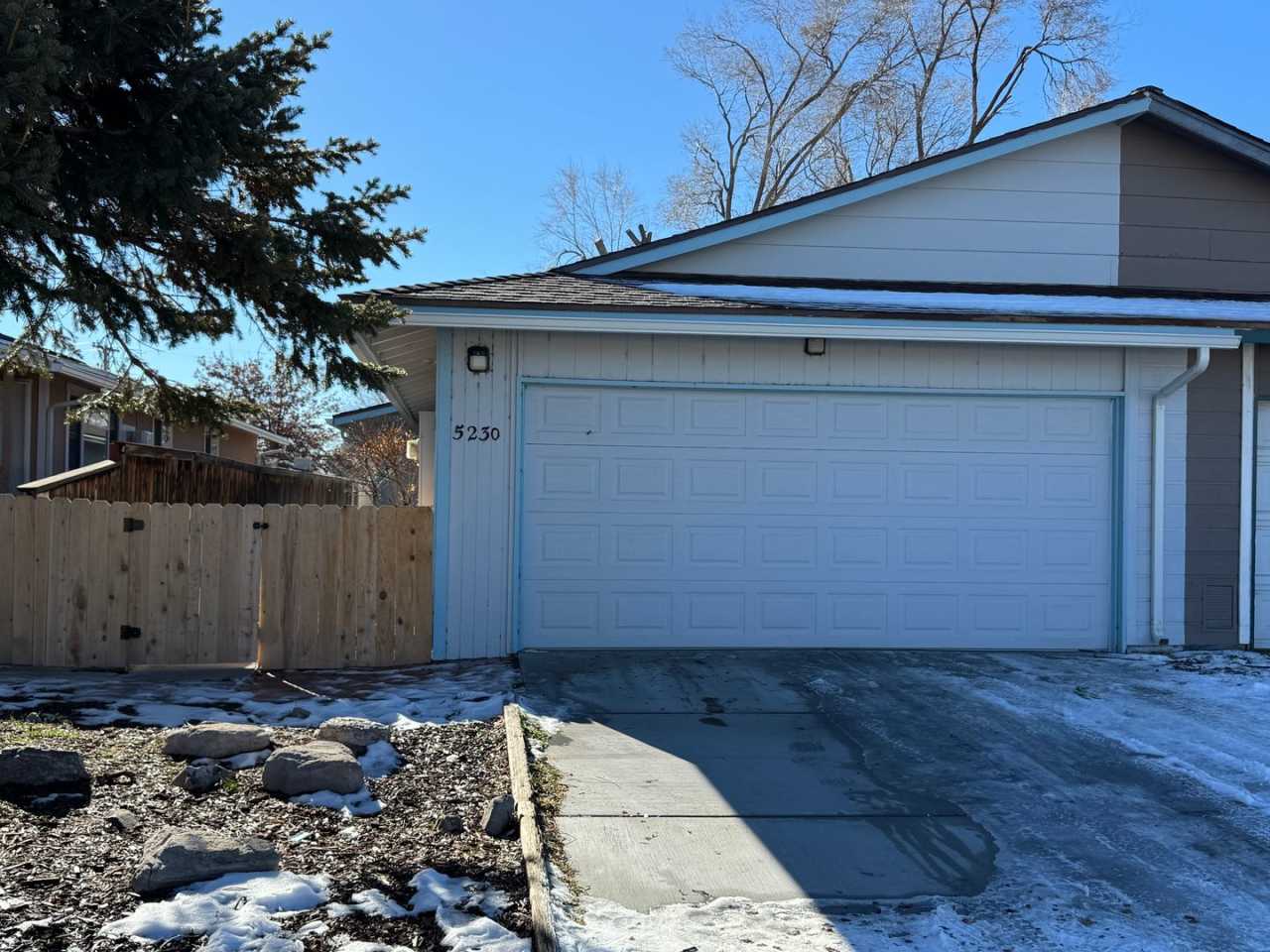 3 bedroom, 2 bath, two car garage in Stead- pets welcome!