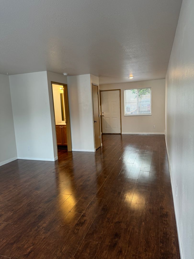 Apartment in Redmond W/S/G Paid