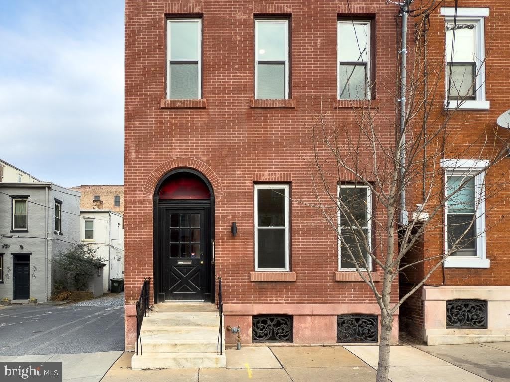 11 E WALNUT Street unit: 4