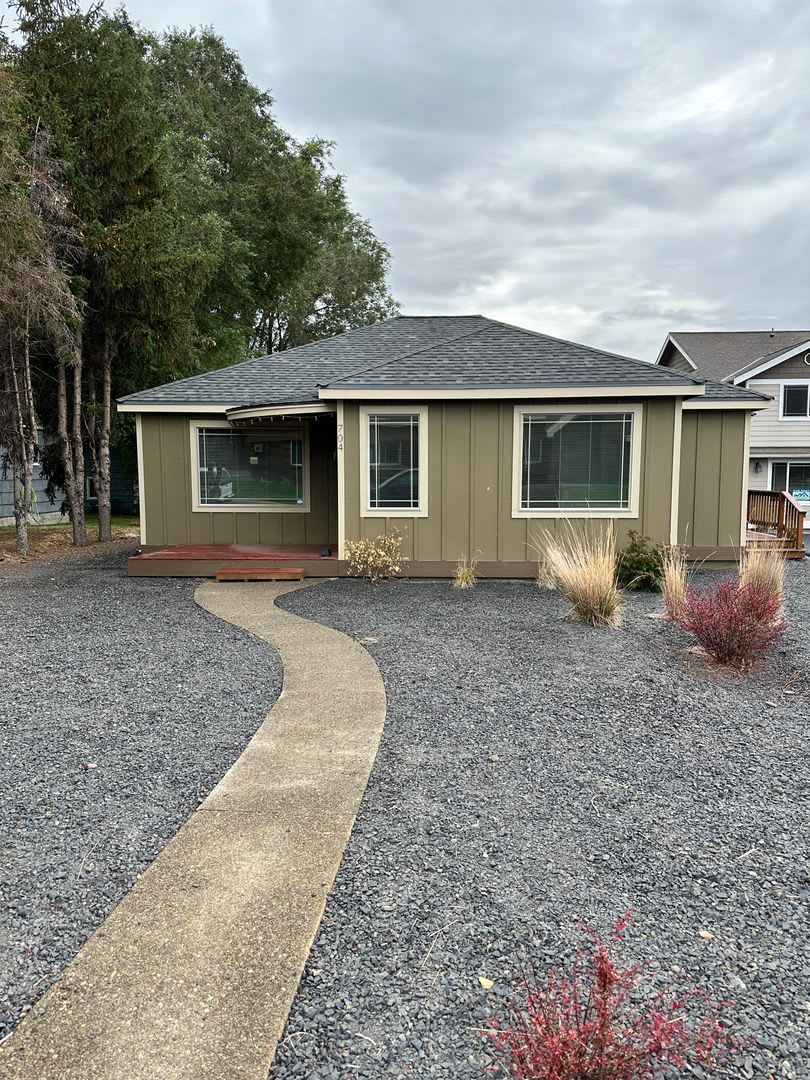 Special lowered rent opportunity Gorgeous remodeled 4bdr 2 bath house in the heart of Ellensburg