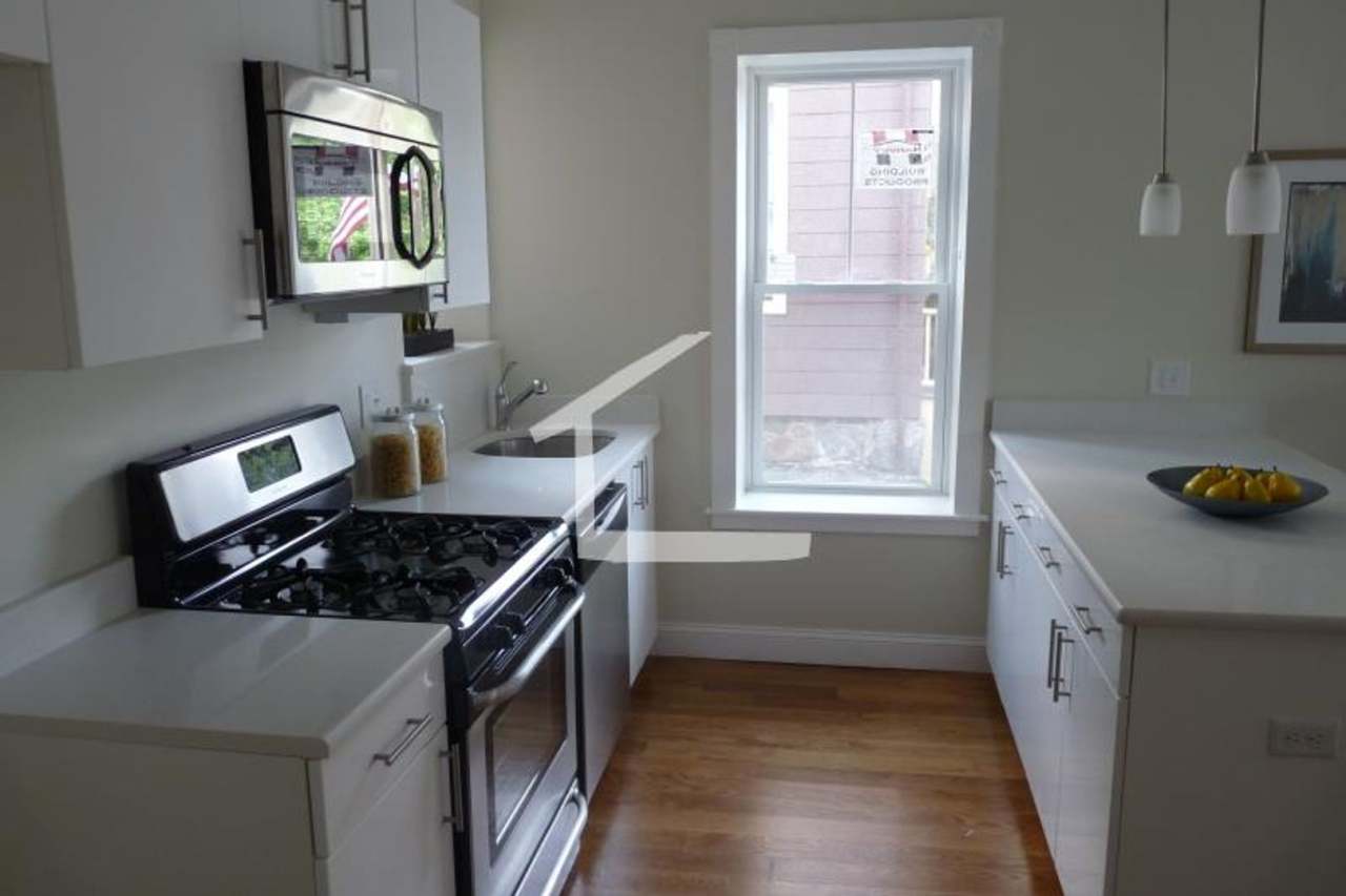 Nice 3 bed in Brookline