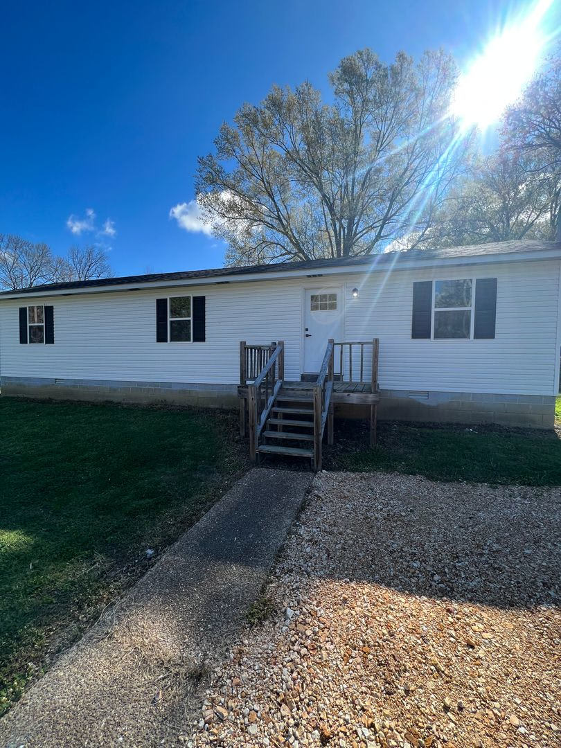 Beautifully Renovated Tiny Home in Martin!