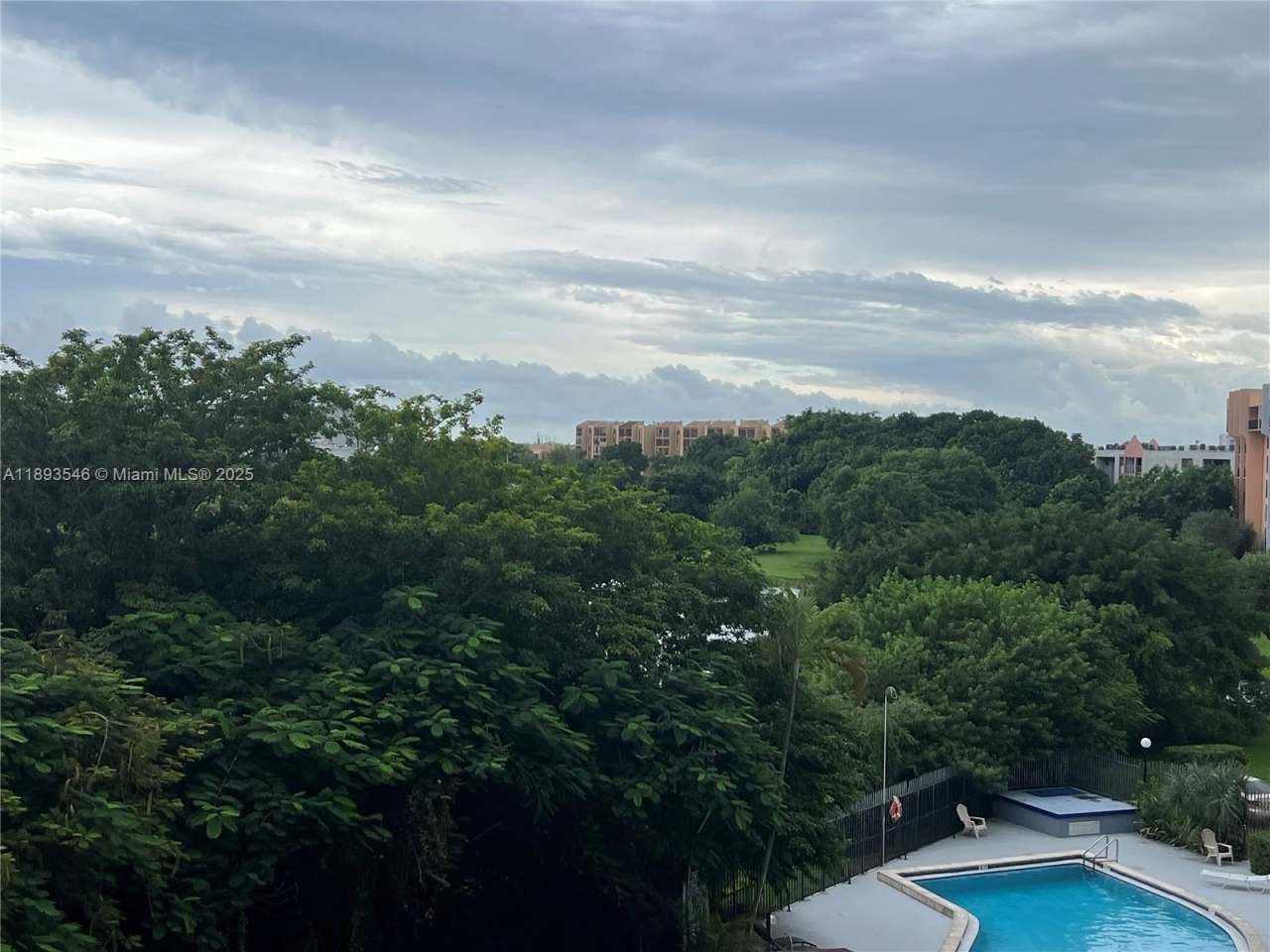 9682 Fontainebleau Blvd