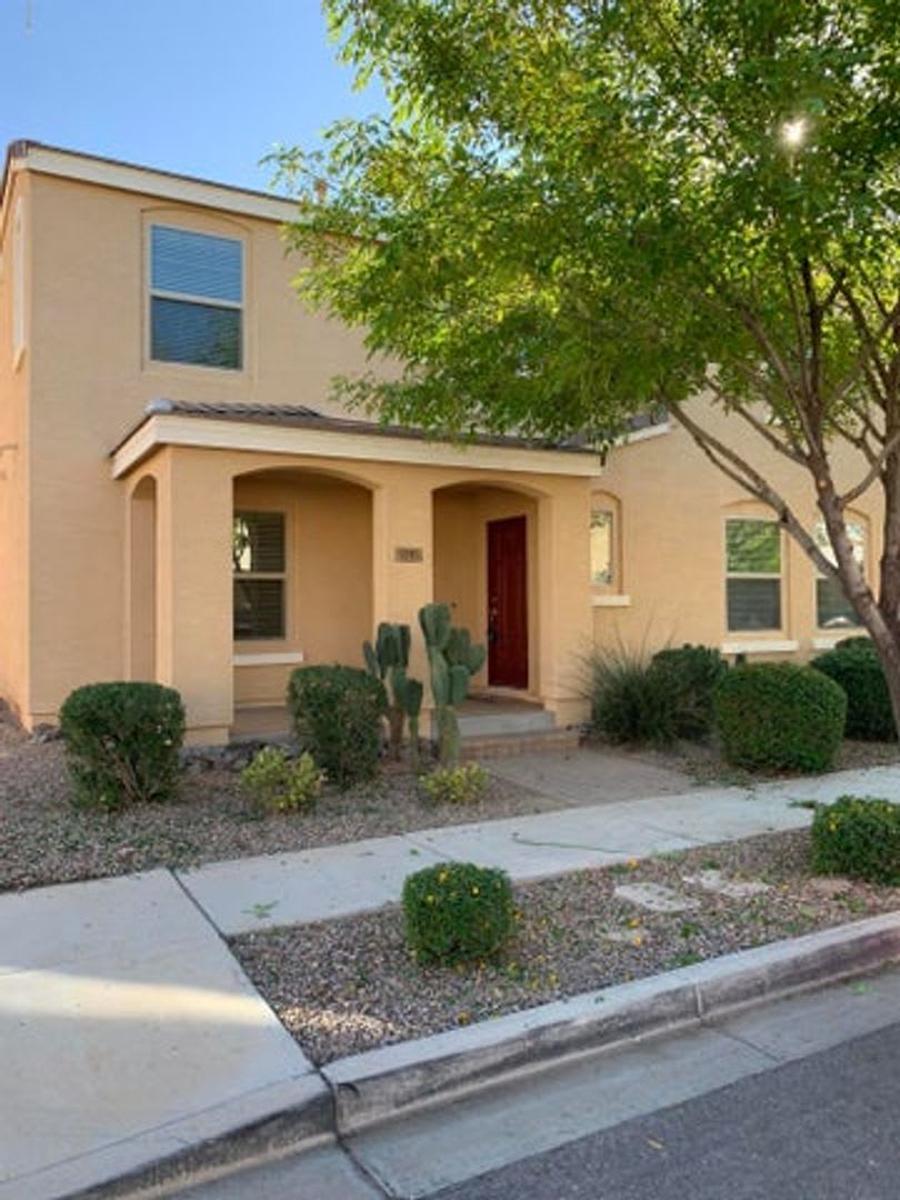 4 bedroom in Lyon's Gate