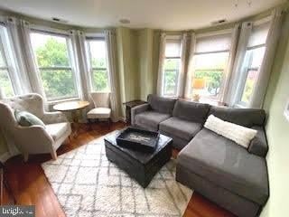 1305 E CAPITOL Street SE unit: 302