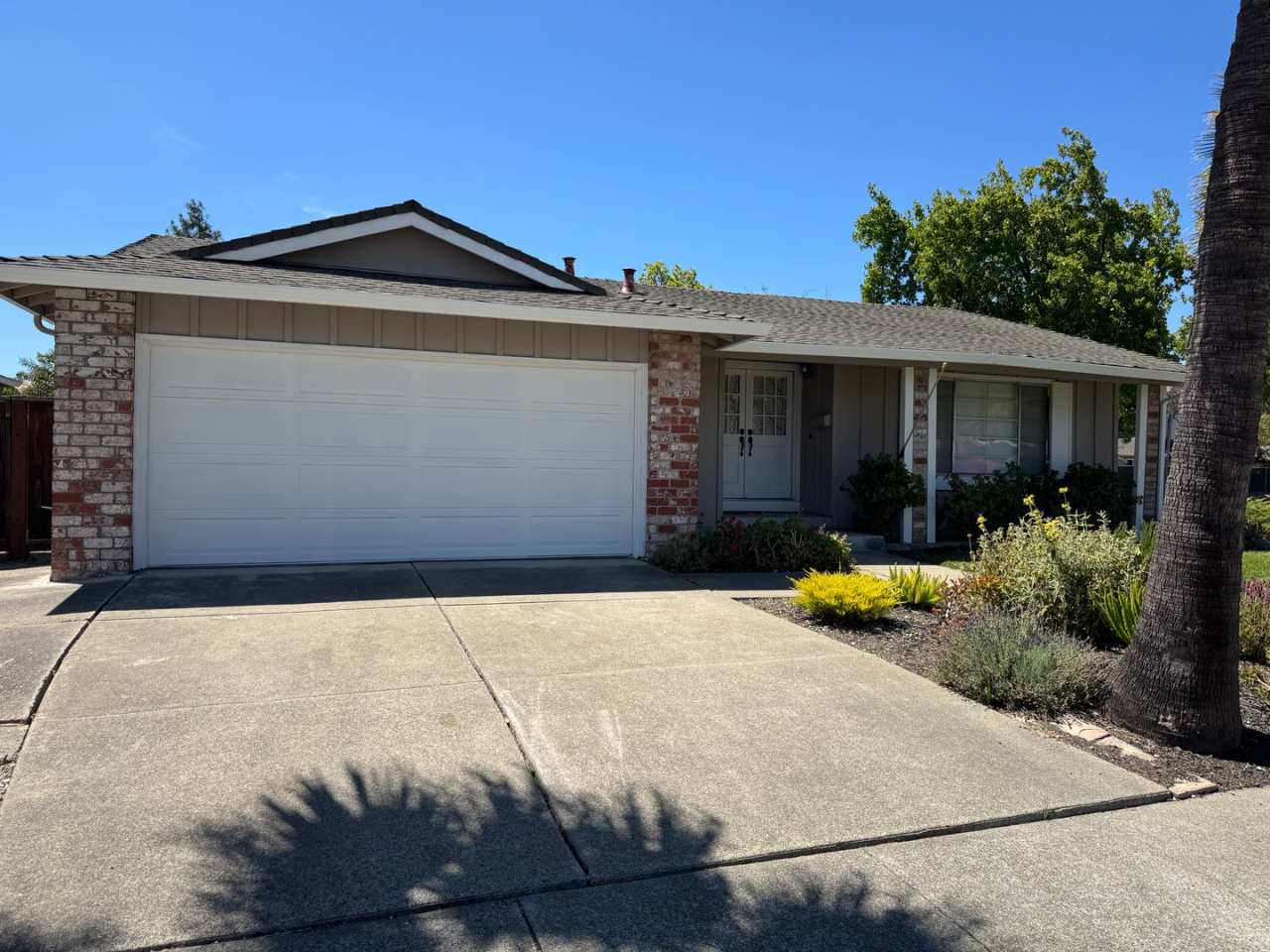 SPACIOUS 3 BEDROOM HOUSE IN PLEASANTON!!! Move in Special!