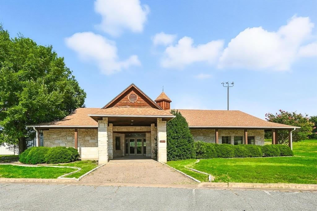 5901 S US Highway 75