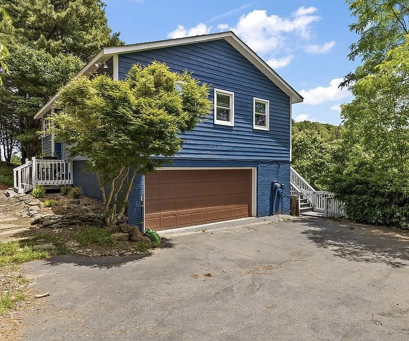 152 Slopes Court