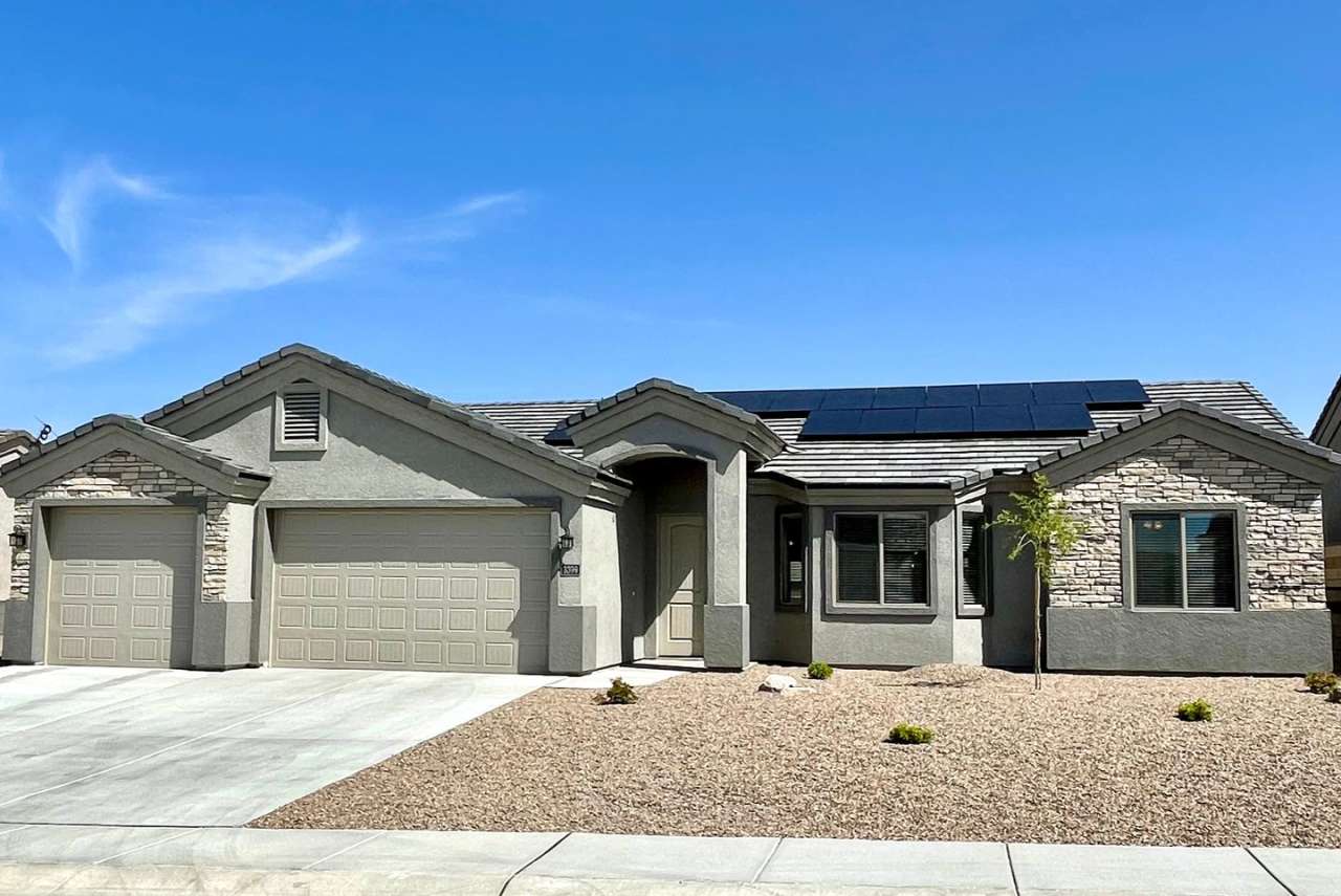 Beautiful 3 Bedroom Home in Southern Vistas w/ Solar!