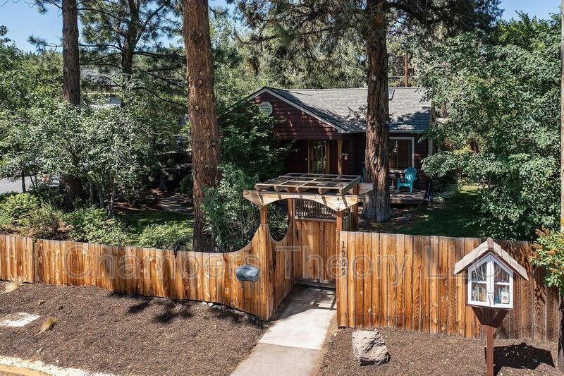 1252 NW Milwaukee Ave