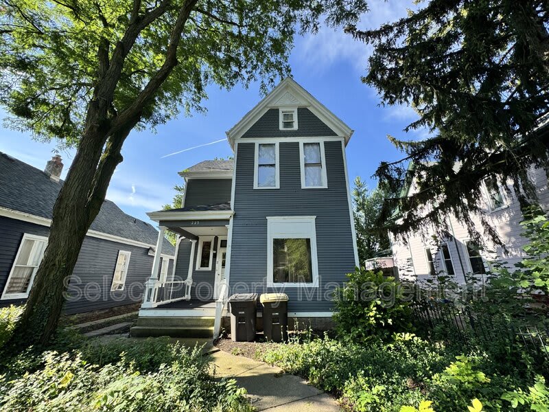 223 West Woodland Avenue