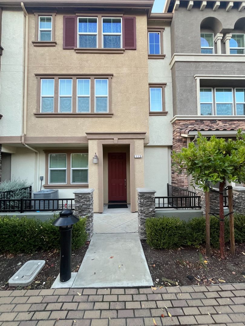 115 Cypress Loop, Hayward - 3 bedroom | 2.5 bath | Townhouse