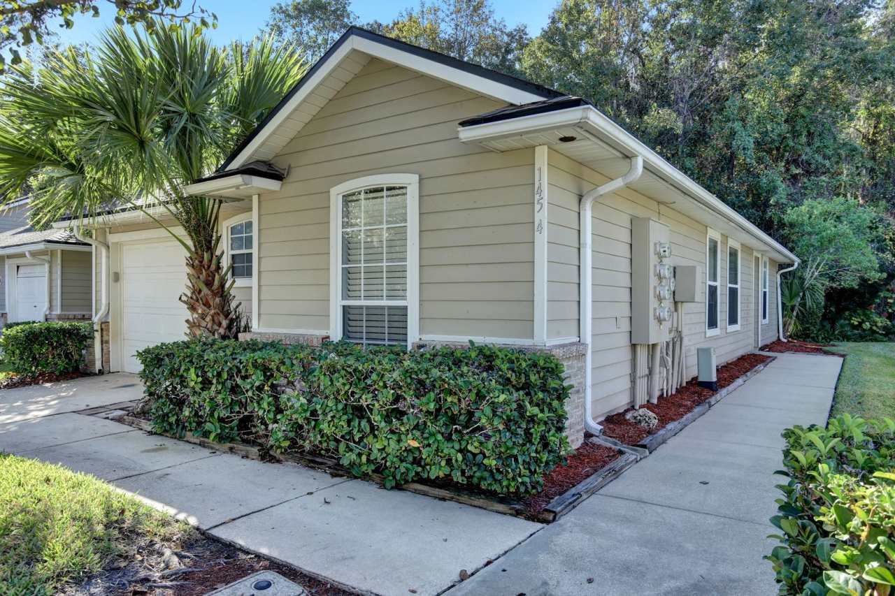 3 bedroom/ 2 bathroom condo in gated Southern Bridge in ST Johns!