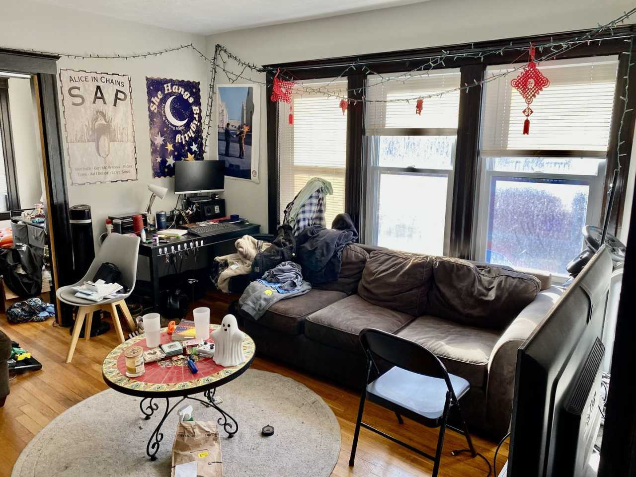 Spacious 4-Bed Top-Floor Unit in Mission Hill — Garage Parking Option | 1,100 Sq Ft