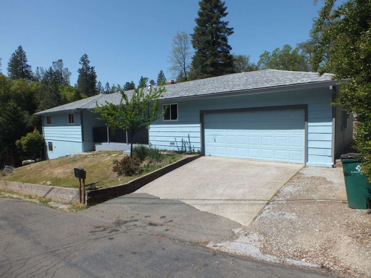 Remodeled 3/2 Placerville home near downtown and Marshall Medical!