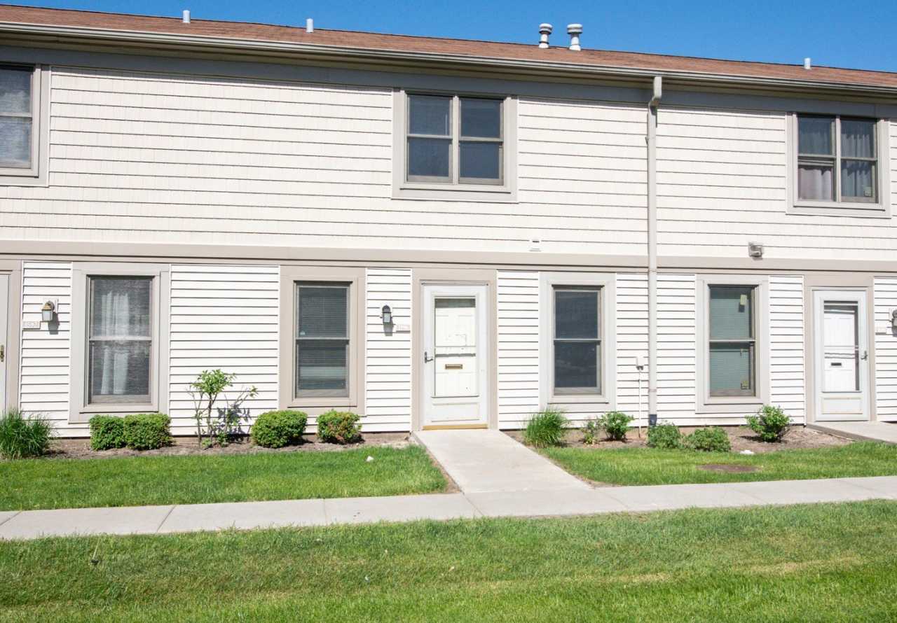 1596 N MANCHESTER Drive