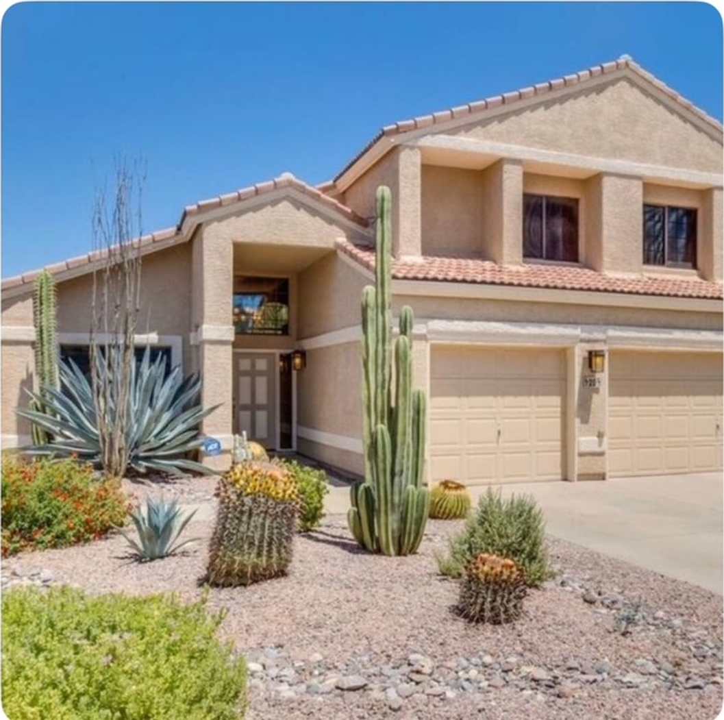 Oro Valley- 3 bedroom/ 3 bathroom single family home with pool!