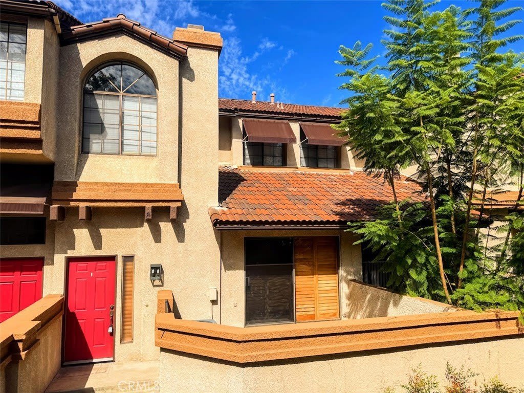 7 Mountain Shadows Pl