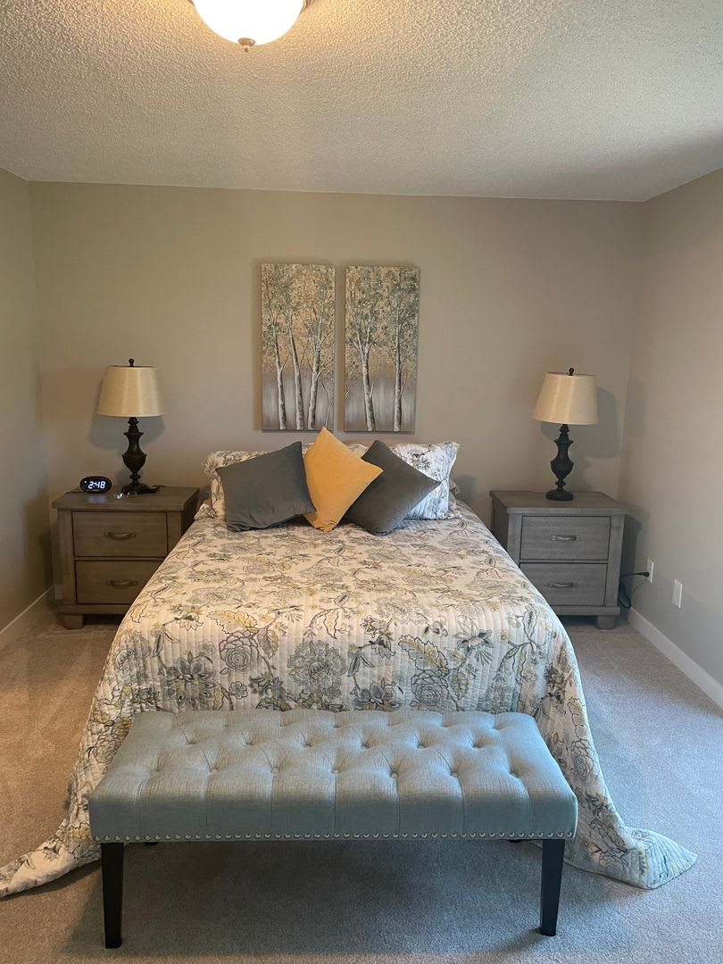 Beautiful fully furnished townhouse on the Eagle Hills golf course!!!