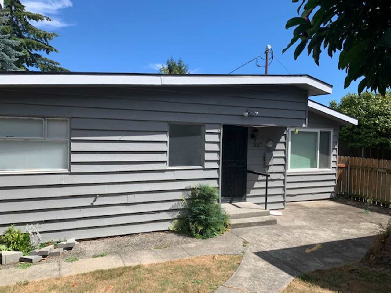 Remodeled 2 Bedroom Duplex Home in Magnolia