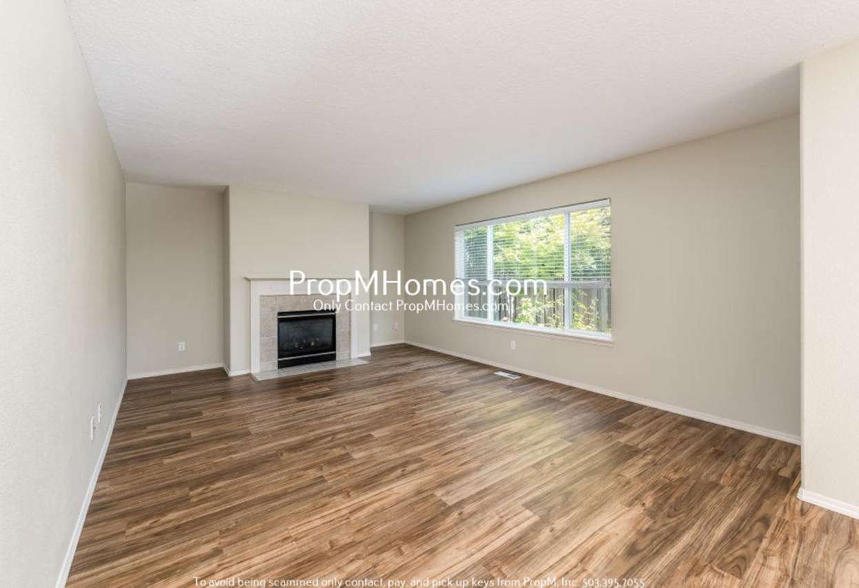 Cozy 3 Bedroom Home in the Heart of Bethany!