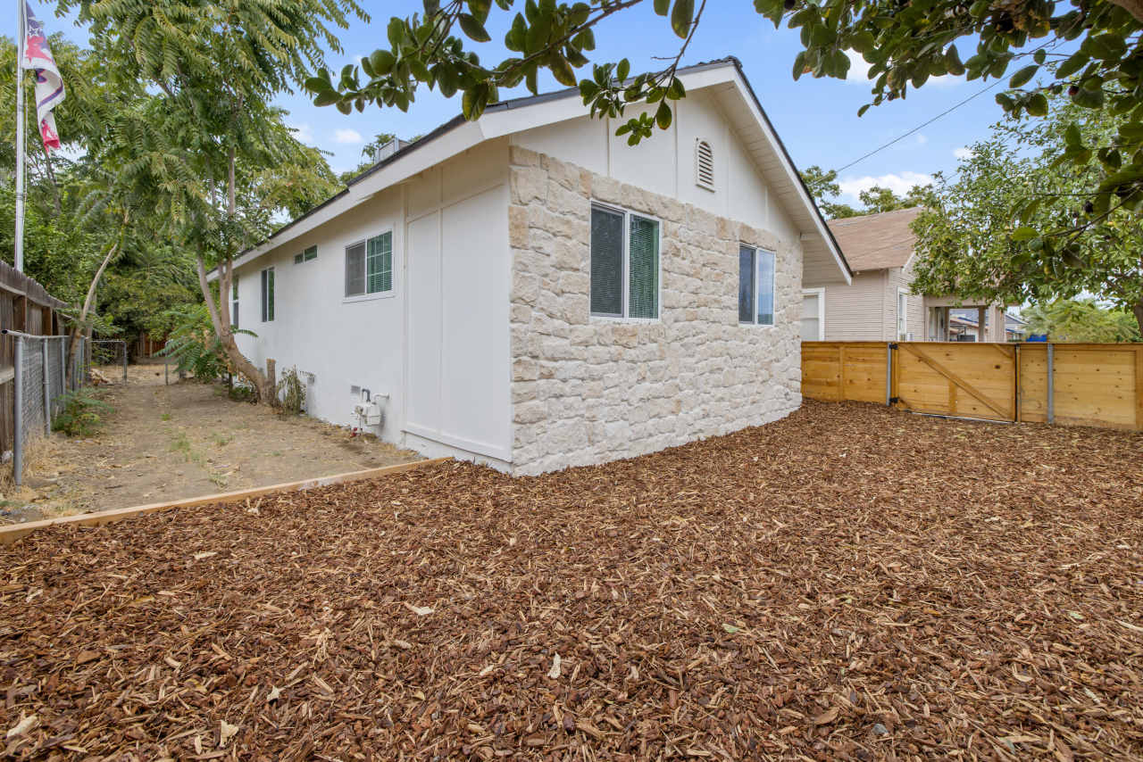 78 Magnolia Avenue - B