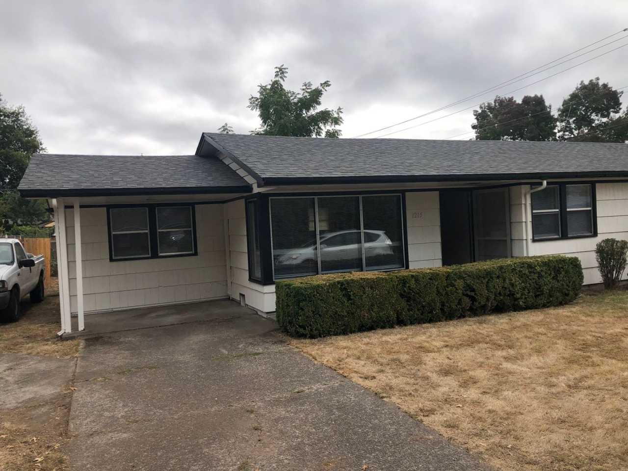 2 bedroom 1 bathroom duplex in Eugene!