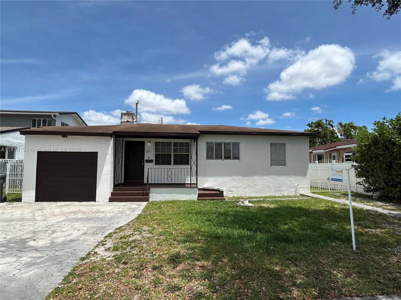 6211 NW 37th Ter