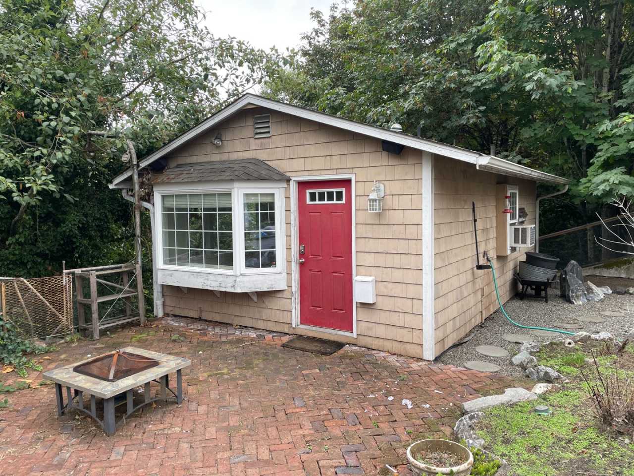 West Seattle - Cute Pigeon Point Open 1 Bedroom Cottage – Tucked in the Trees, Close to Everything