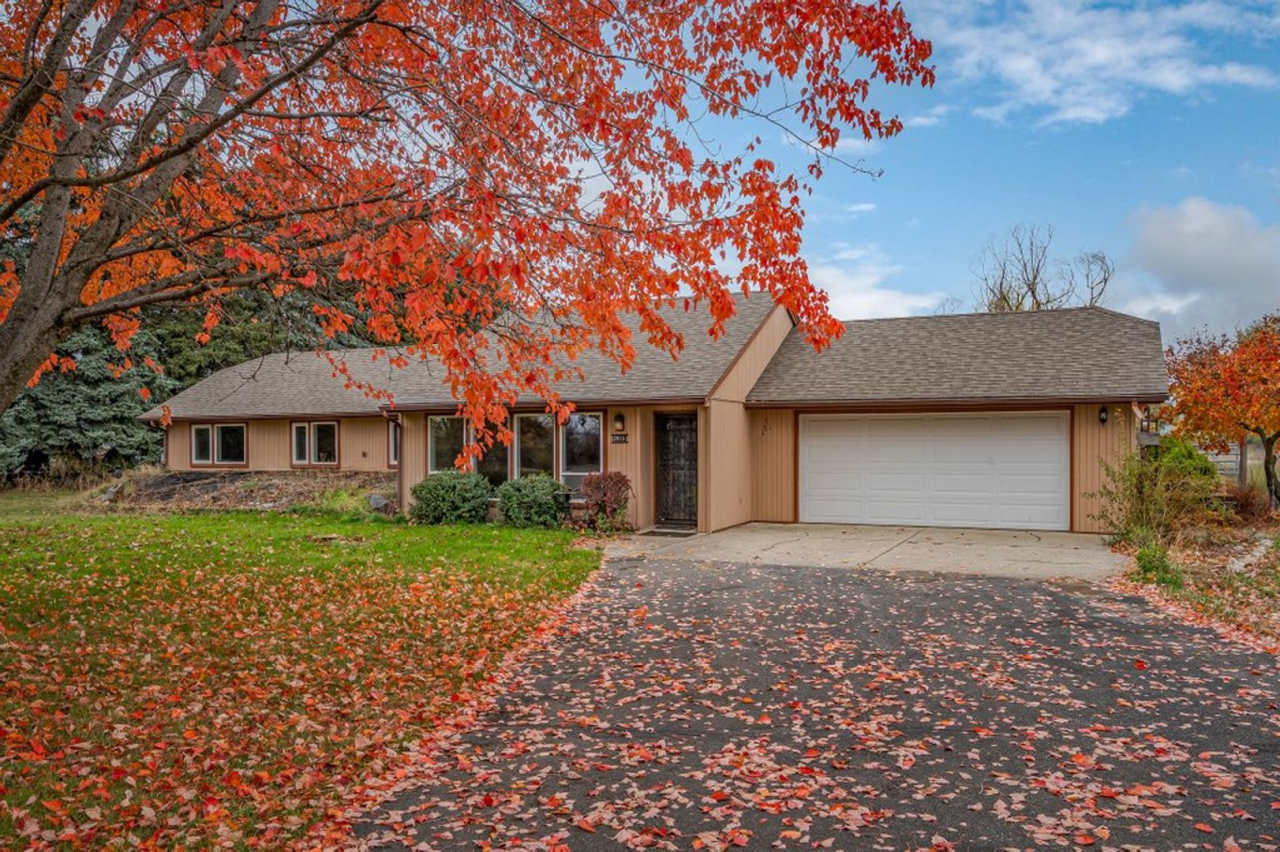 Farmhouse 3 bed 2 bath with 4.9 acres