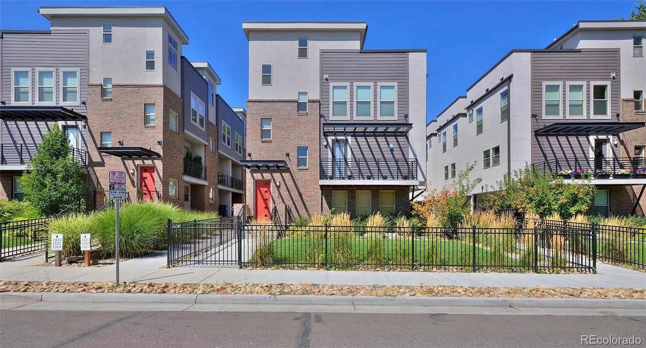 Charming 2BR Townhome in Denver