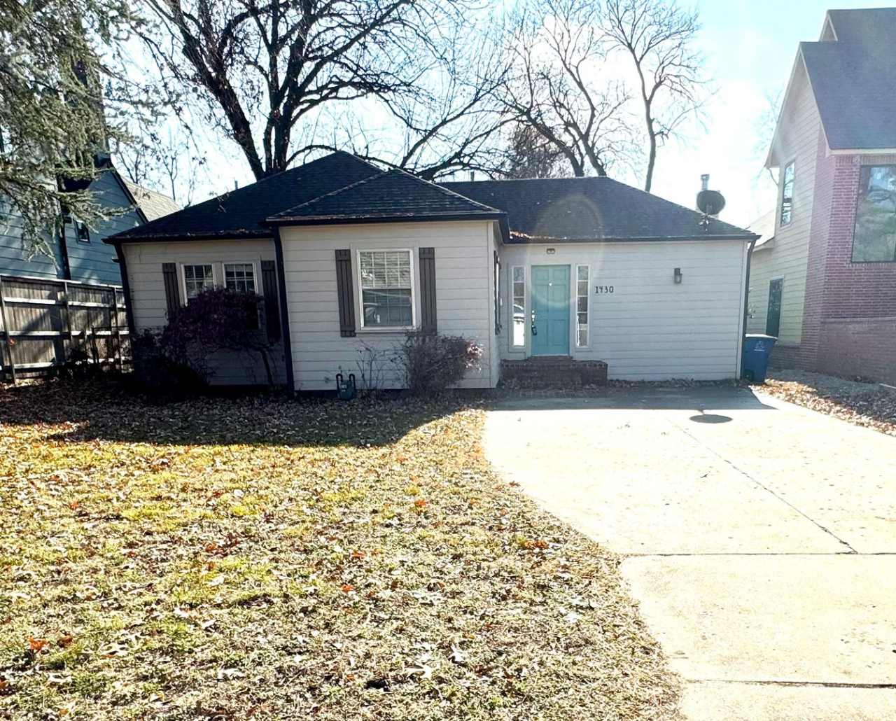 Charming and Remodeled 2 bedroom, 1 Bath within walking distance to everything on Brookside!