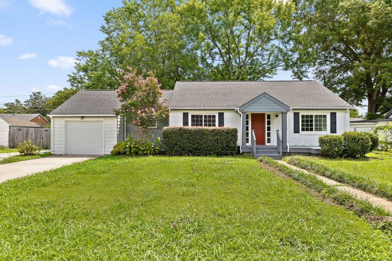 Charming Belvoir Home - 2 Bed, 1 Bath, 1 Car Garage, Fully Fenced Yard!