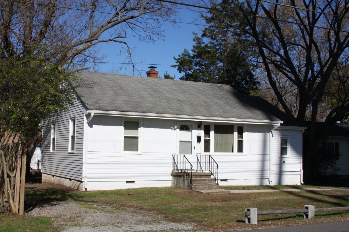 104 N Cedar Avenue - Move in this month!