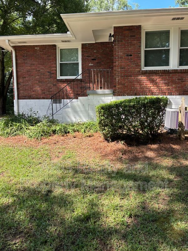 2069 Arlington Ave NE