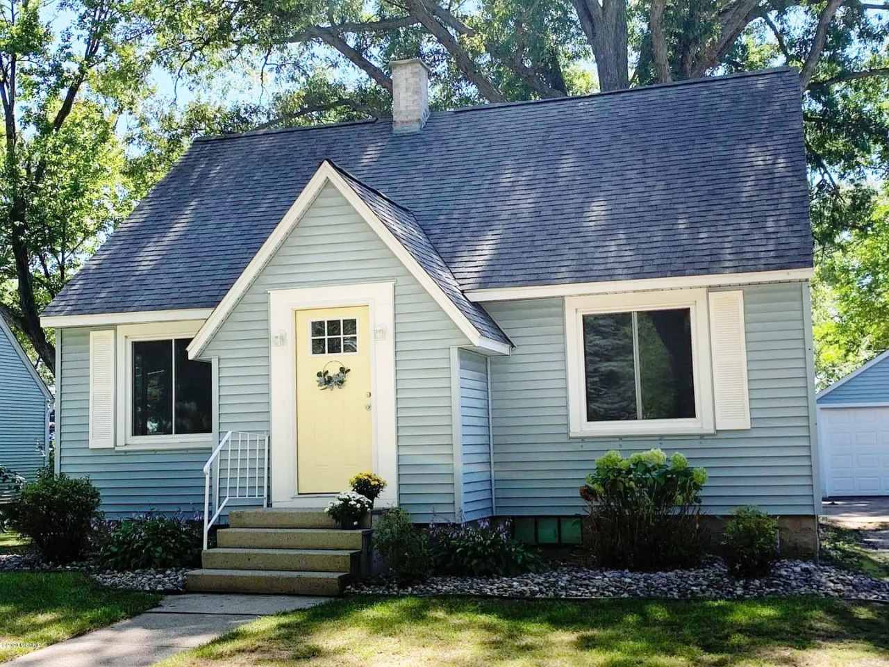 3 Bedroom Home On Holland's North Side