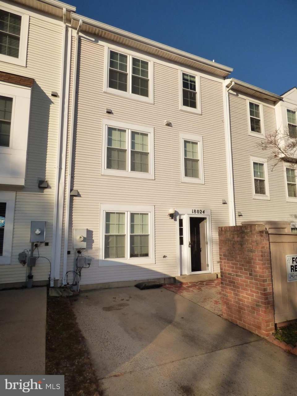 18024 SINGING PINE CIRCLE