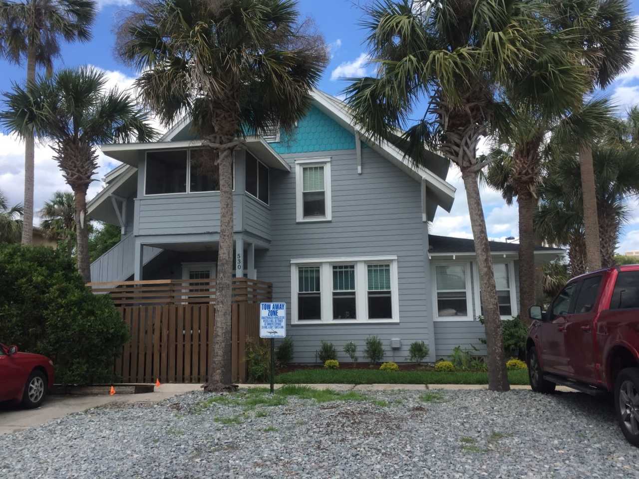 Beautiful 2/2 2nd floor unit for rent on 2nd street at Jacksonville Beach!