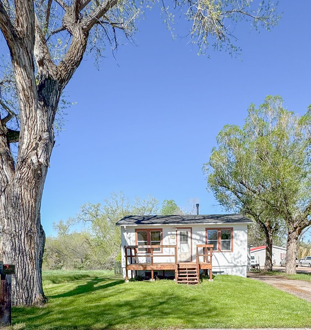 PET FRIENDLY 3 BED/ 2 BATH WITH GARAGE