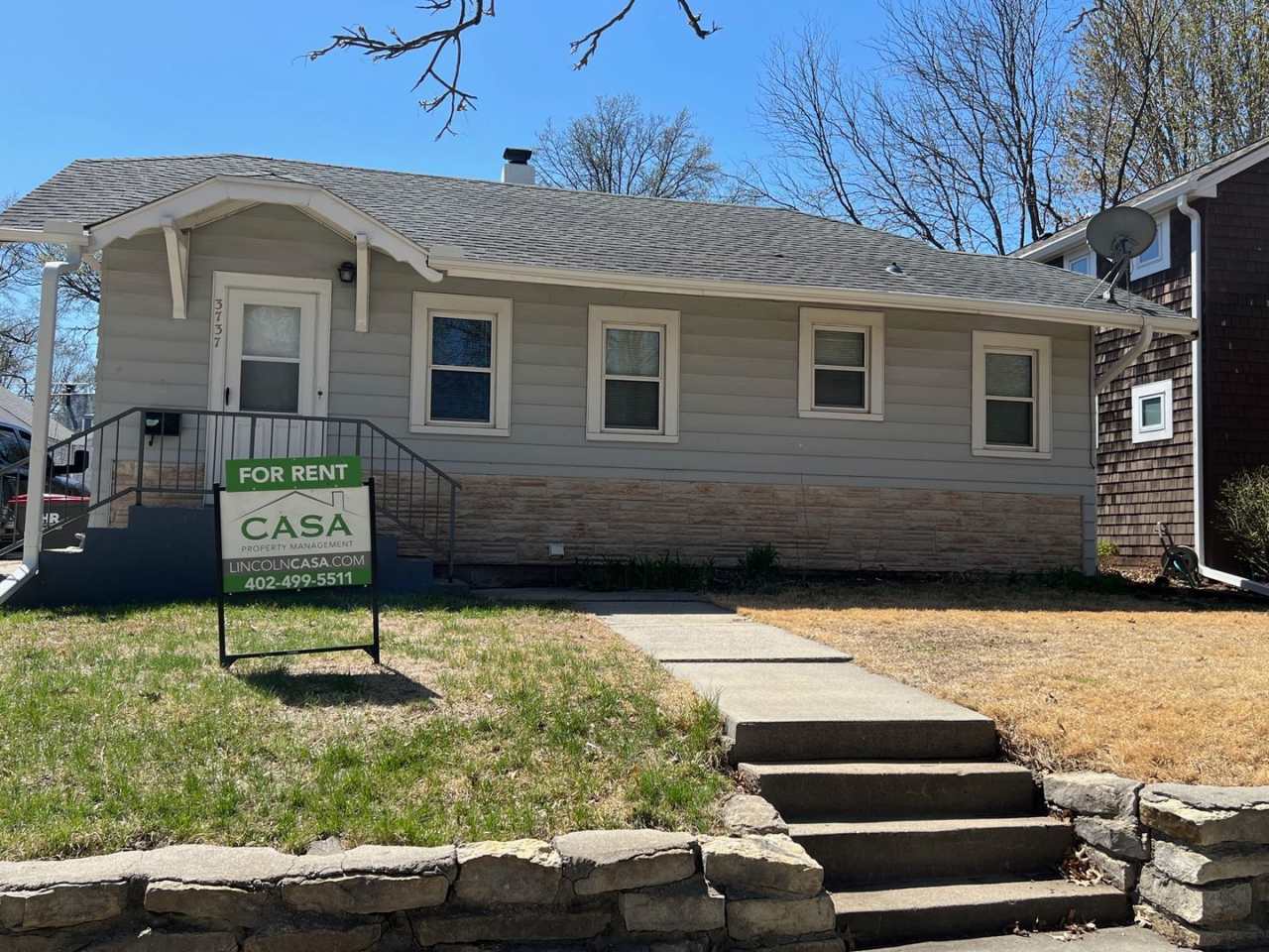 Huge Garage, Fenced Backyard, Laundry