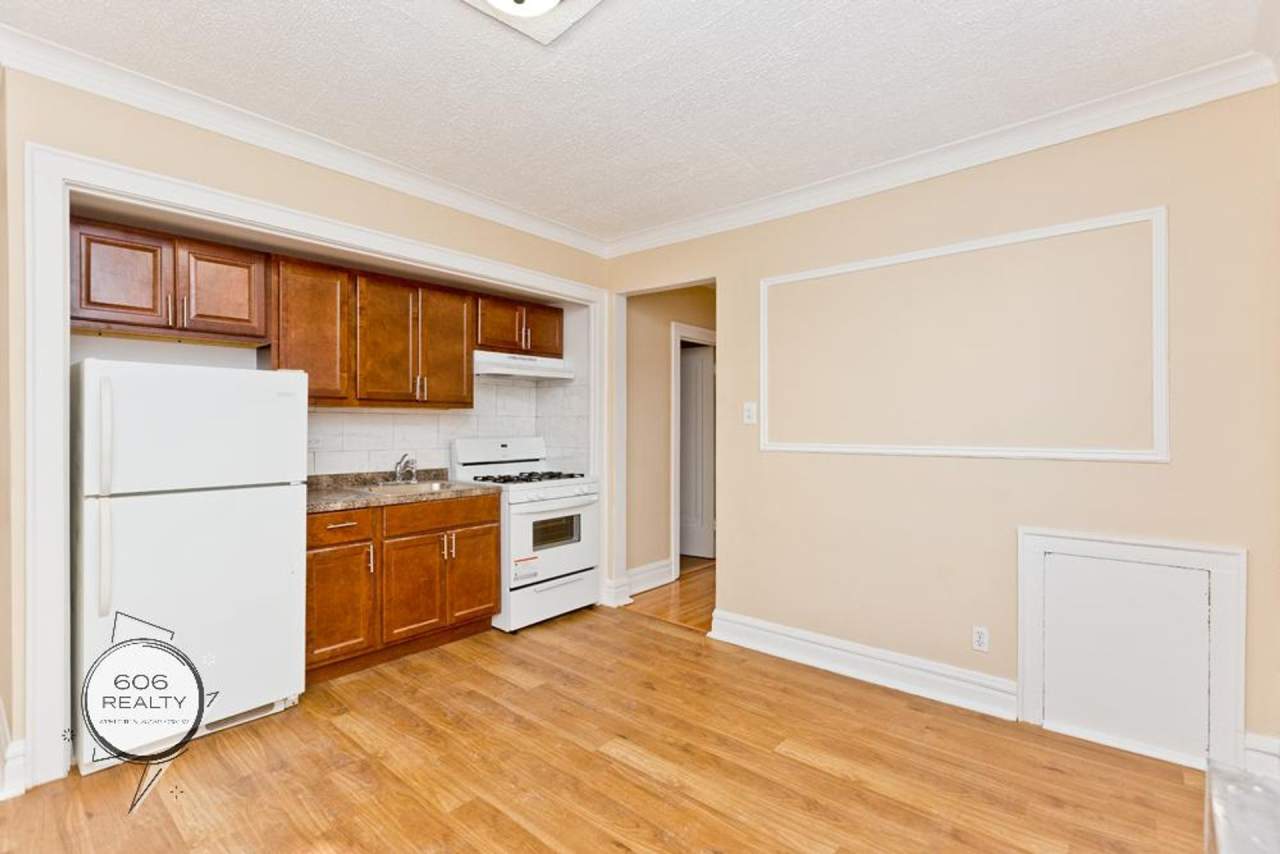 Beautiful Berwyn Apartments on Gunderson!