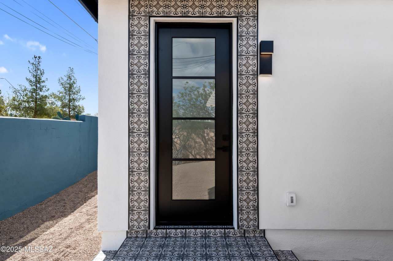 1815 E Waverly Street unit: 2