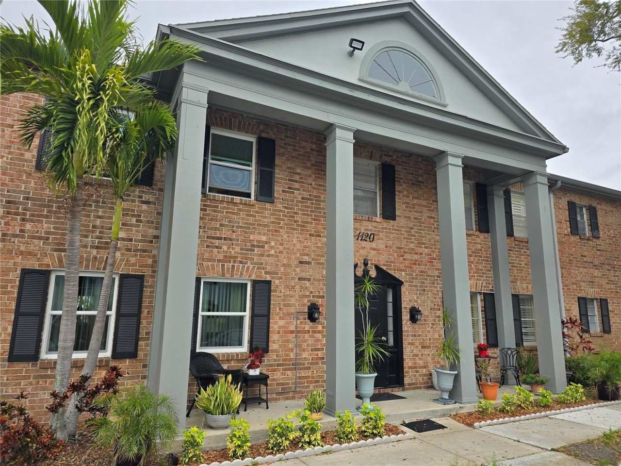 1120 RUE DES CHATEAUX