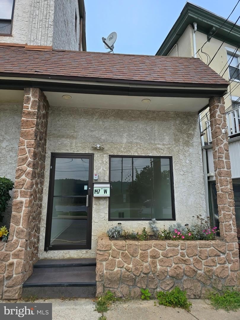 147 W LANCASTER AVE