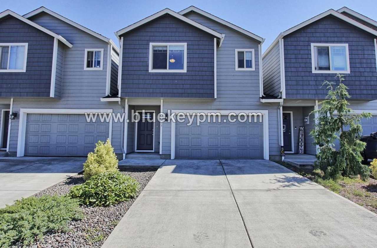 3 Bed, 2.5 Bath Townhome in Walnut Grove