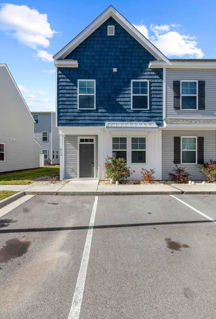 Move in Special! 3 Primary Bedrooms- Townhome - Community Pool/Gym